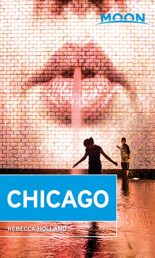 The cover of Moon's Chicago travel guide.